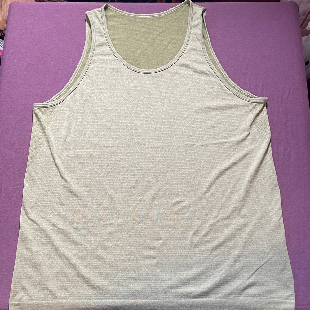 Lululemon Metal Vent Tank in Light Green - Men's size XL Sleeveless Shirt